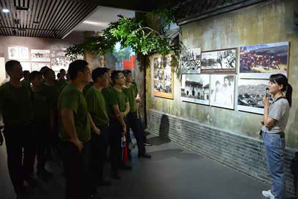 漢坤退伍軍人參觀紅色紀念館